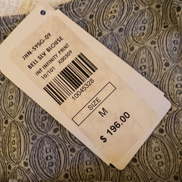 Gorgeous semi sheer top with lace detail - Picture 4 of 10